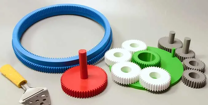 Kolorowe koła zębate i elementy wydrukowane w technologii druku 3D symbolizujące zrównoważoną produkcję